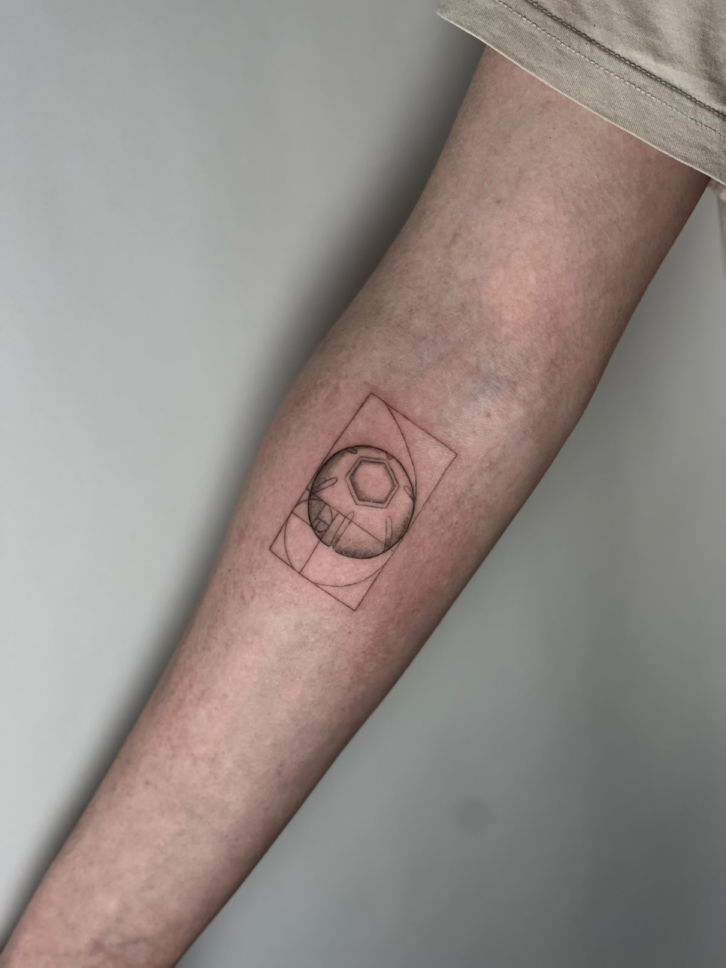 Fineline-Tattoo von Jeanine, Atelier 7 Freudenberg